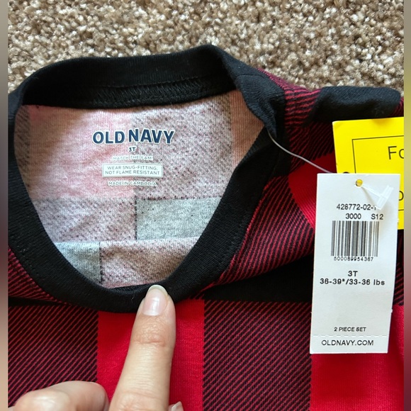 Old Navy Gender Neutral Red Holiday Christmas  Pajamas Boy or Girl Sz 3t NWT - Picture 4 of 4